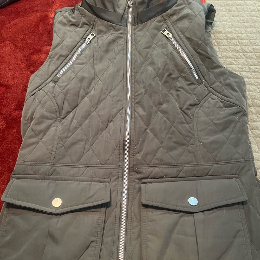 Athleta Army Green quilted vest front patch pockets Size S